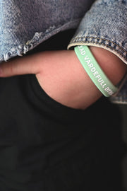 Silikonarmband i mint: Älskad, värdefull, dyrbar (barnstorlek)