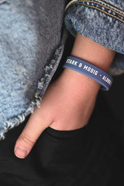 Silikonarmband i blått: Stark & modig (barnstorlek)