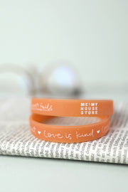 Silikonarmband: Love is patient
