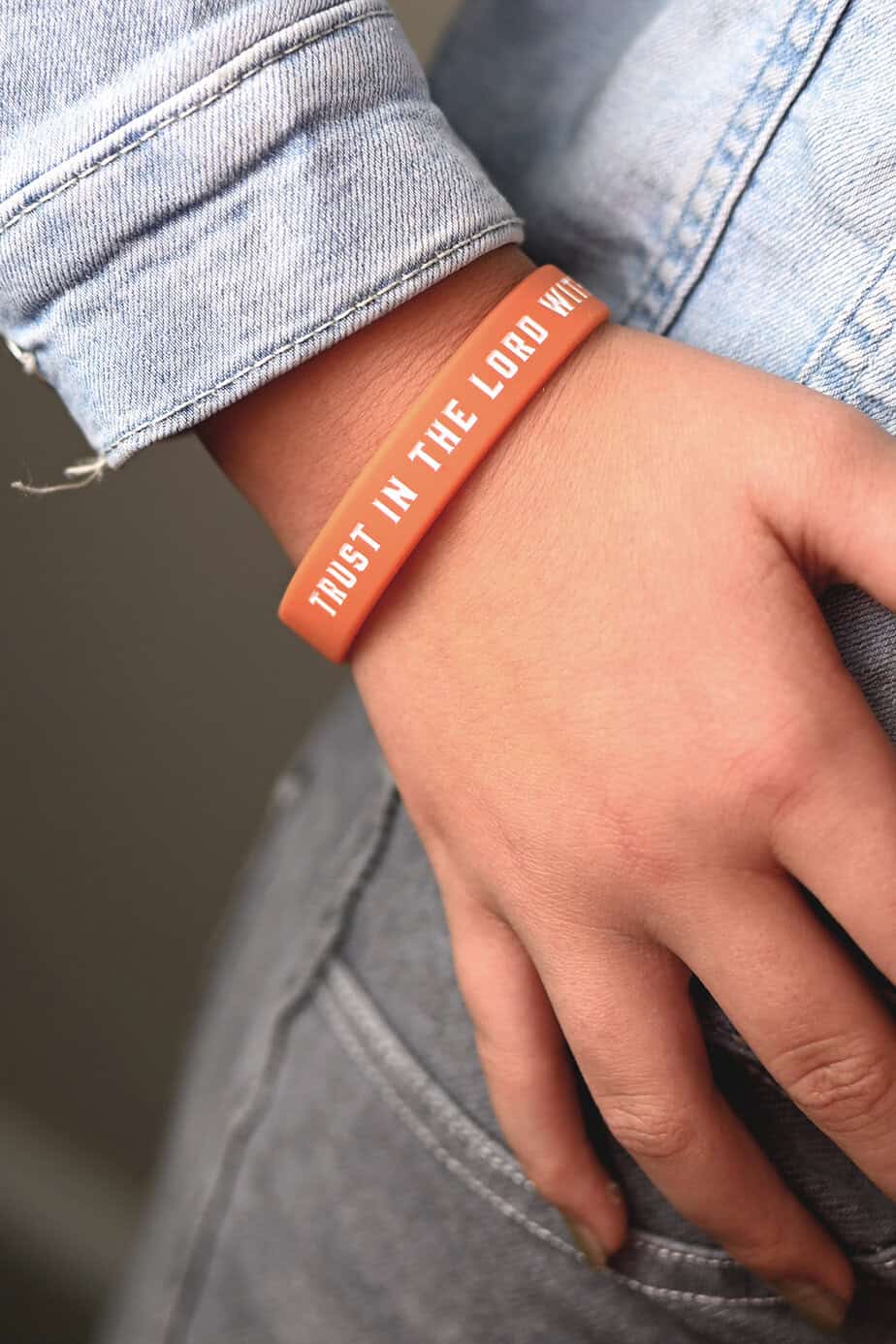 Silikonarmband i rost: Trust the Lord with all your heart (tonårsstorlek)