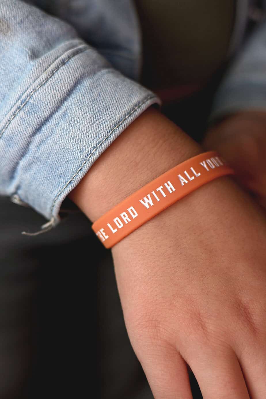 Silikonarmband i rost: Trust the Lord with all your heart (tonårsstorlek)