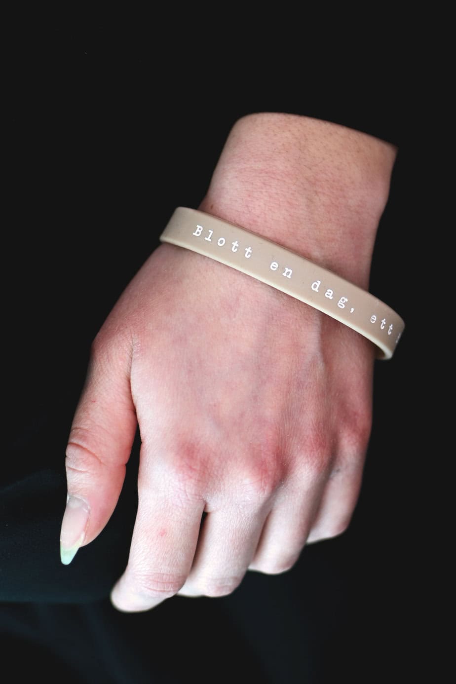 Silikonarmband i beige: Blott en dag