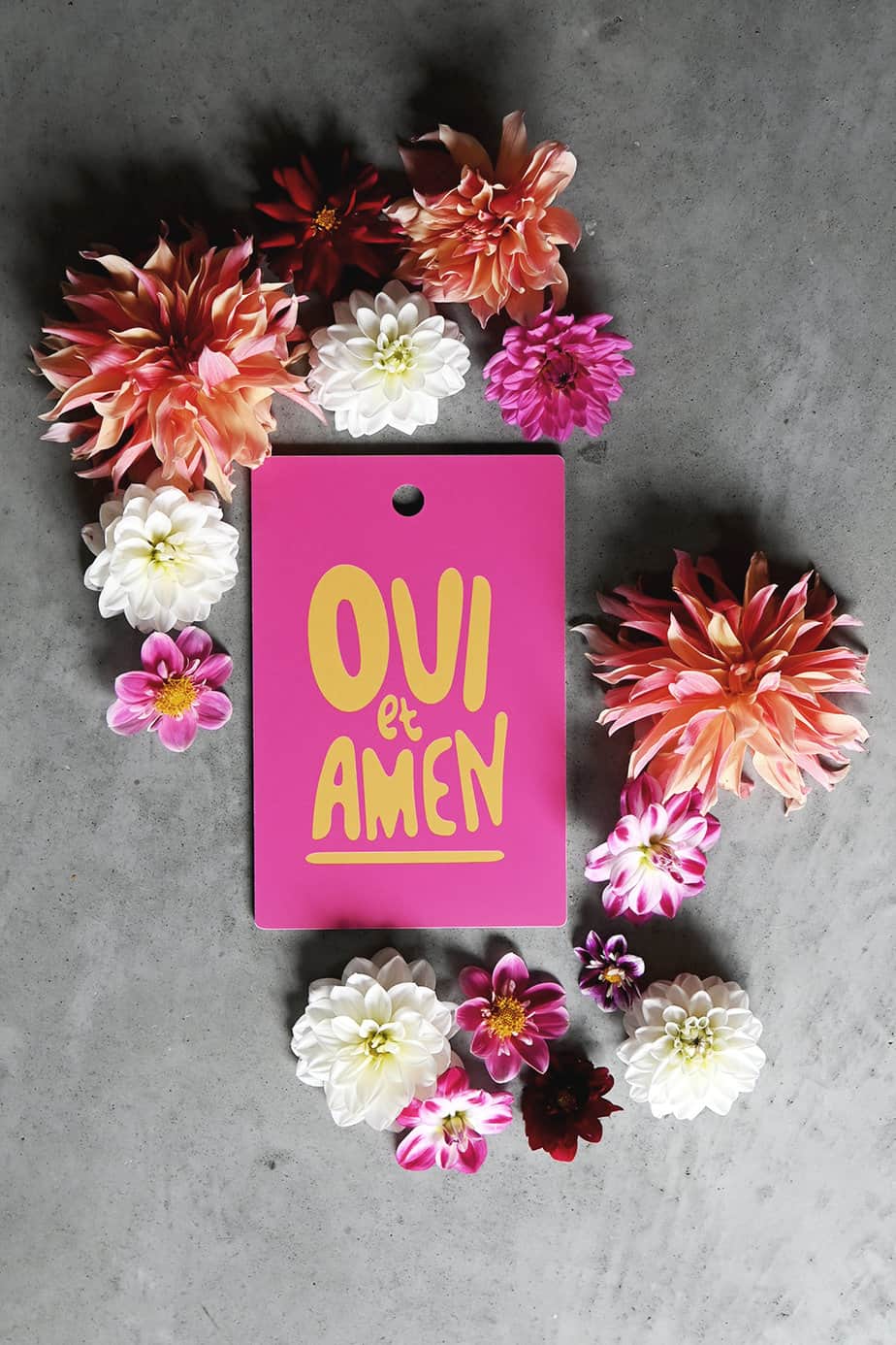 Serveringsbräda i rosa och gult: Oui et Amen