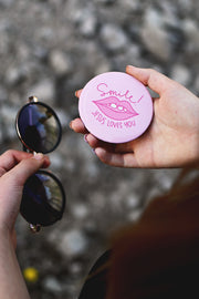 Fickspegel: Smile! Jesus loves you