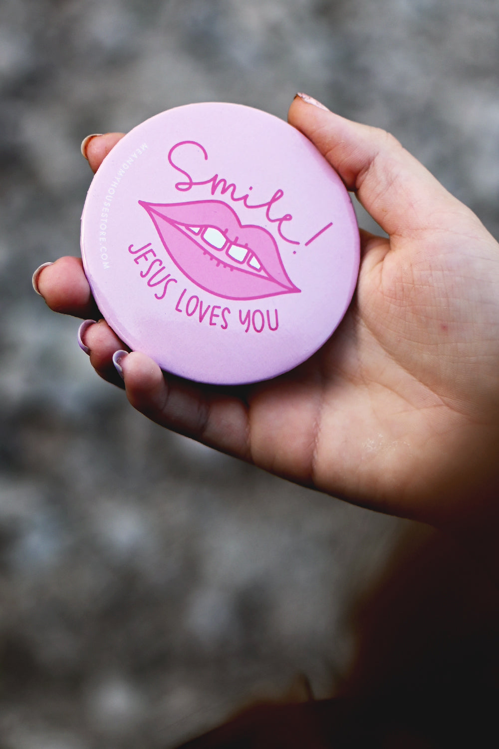 Fickspegel: Smile! Jesus loves you