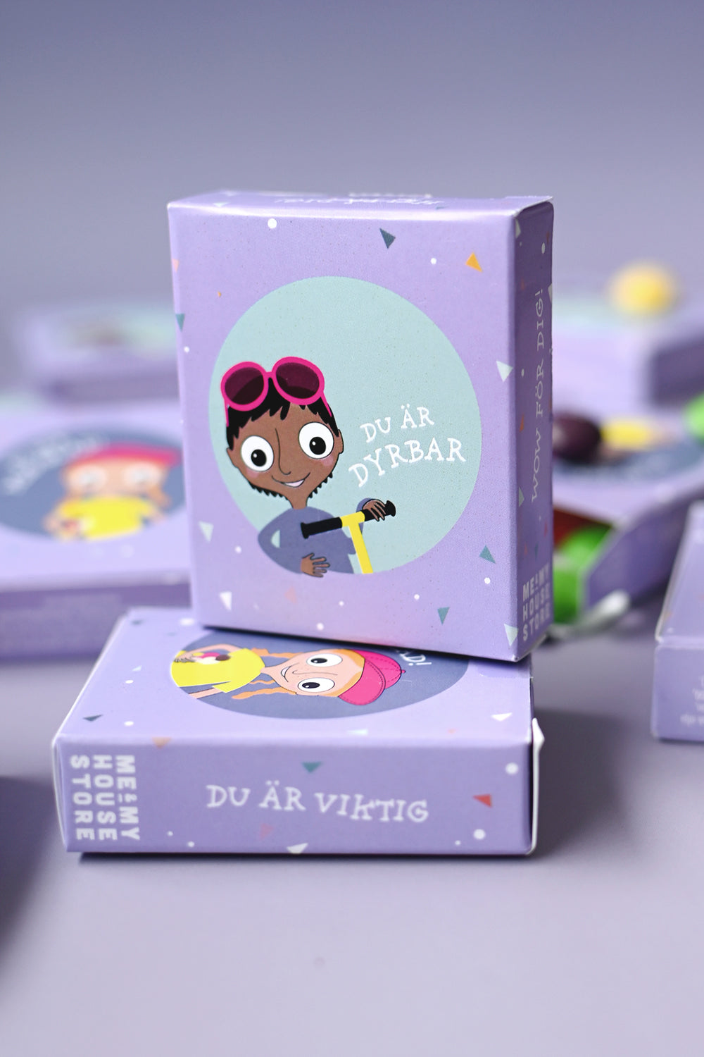 Tablettask med glada ungar: Du är dyrbar/Du gör mig glad