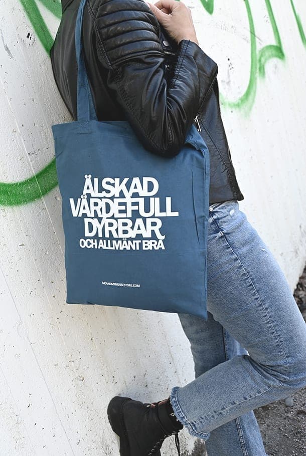 Tygkasse i blått: Älskad, värdefull, dyrbar