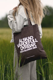 Tygkasse i chokladbrunt: Älskad, värdefull, dyrbar. Och allmänt bra.