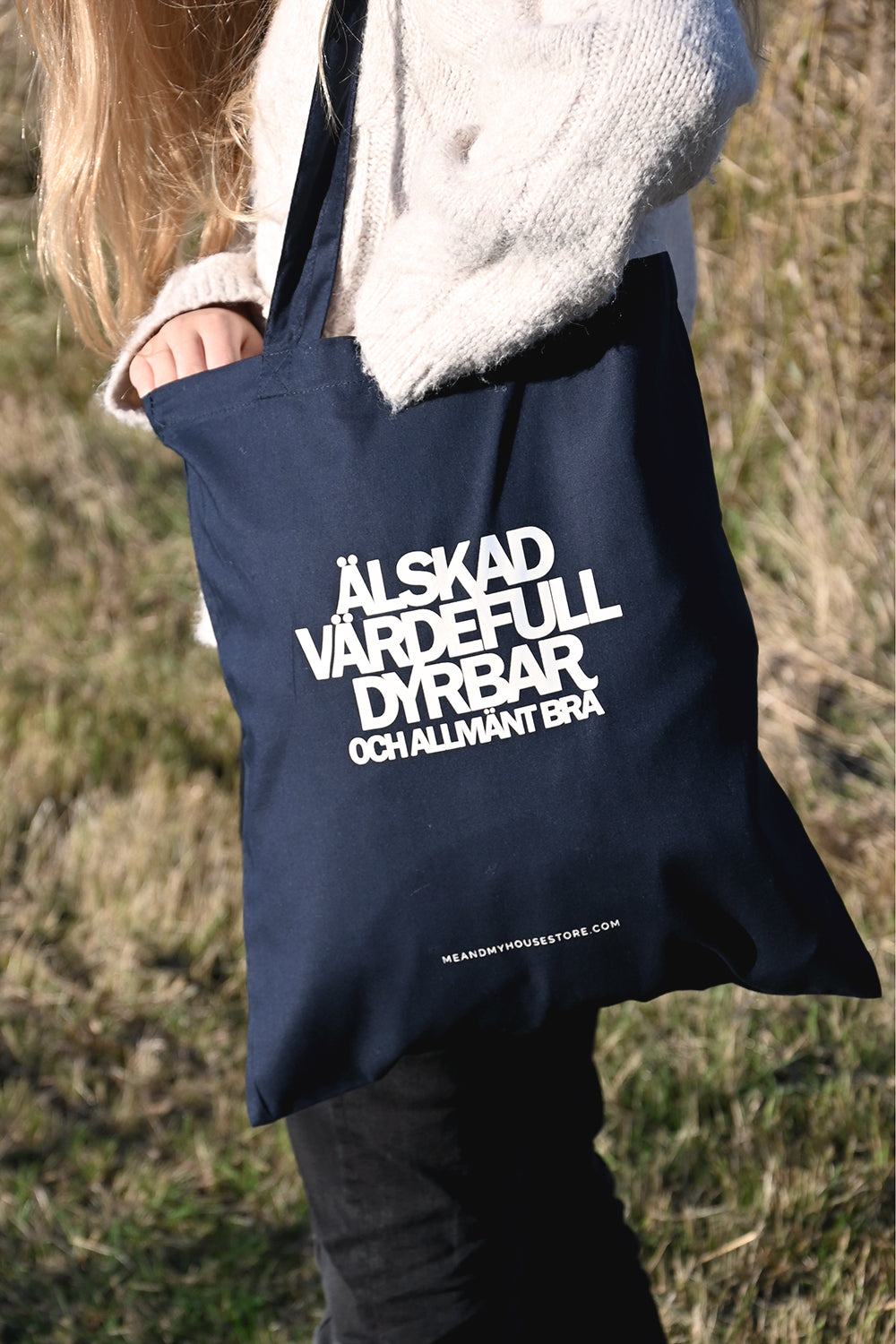Tygkasse i marinblått: Älskad, värdefull, dyrbar