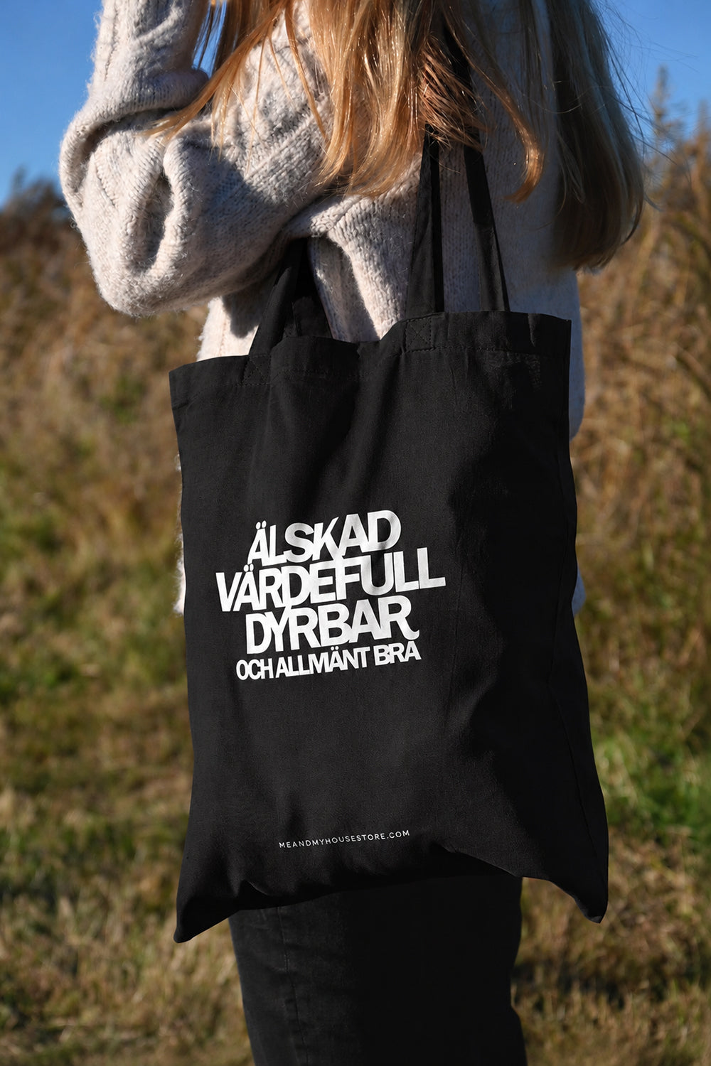 Tygkasse i svart: Älskad, värdefull, dyrbar