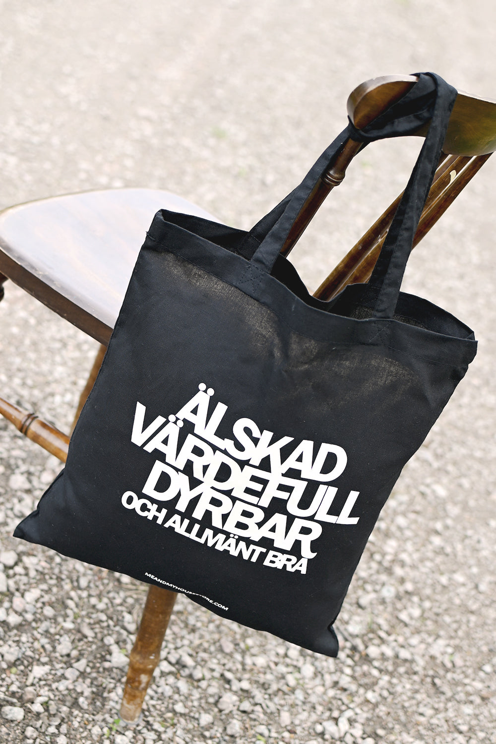 Tygkasse i svart: Älskad, värdefull, dyrbar. Och allmänt bra.