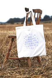 Tygkasse sydd genom hjälpprojekt i Indien: Gud som haver barnen kär