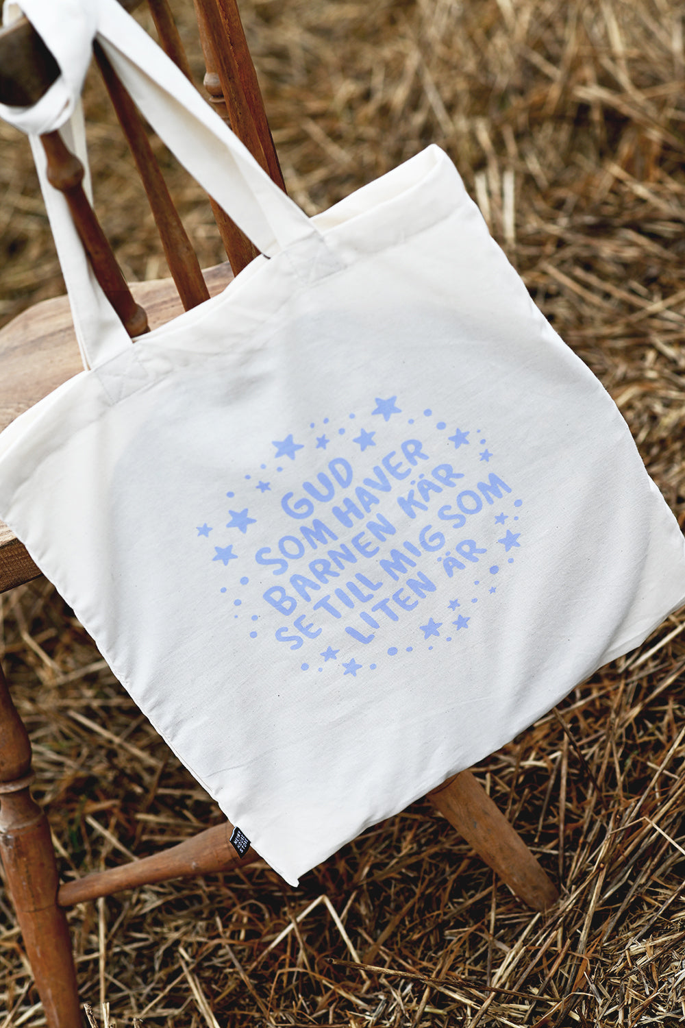 Tygkasse sydd genom hjälpprojekt i Indien: Gud som haver barnen kär