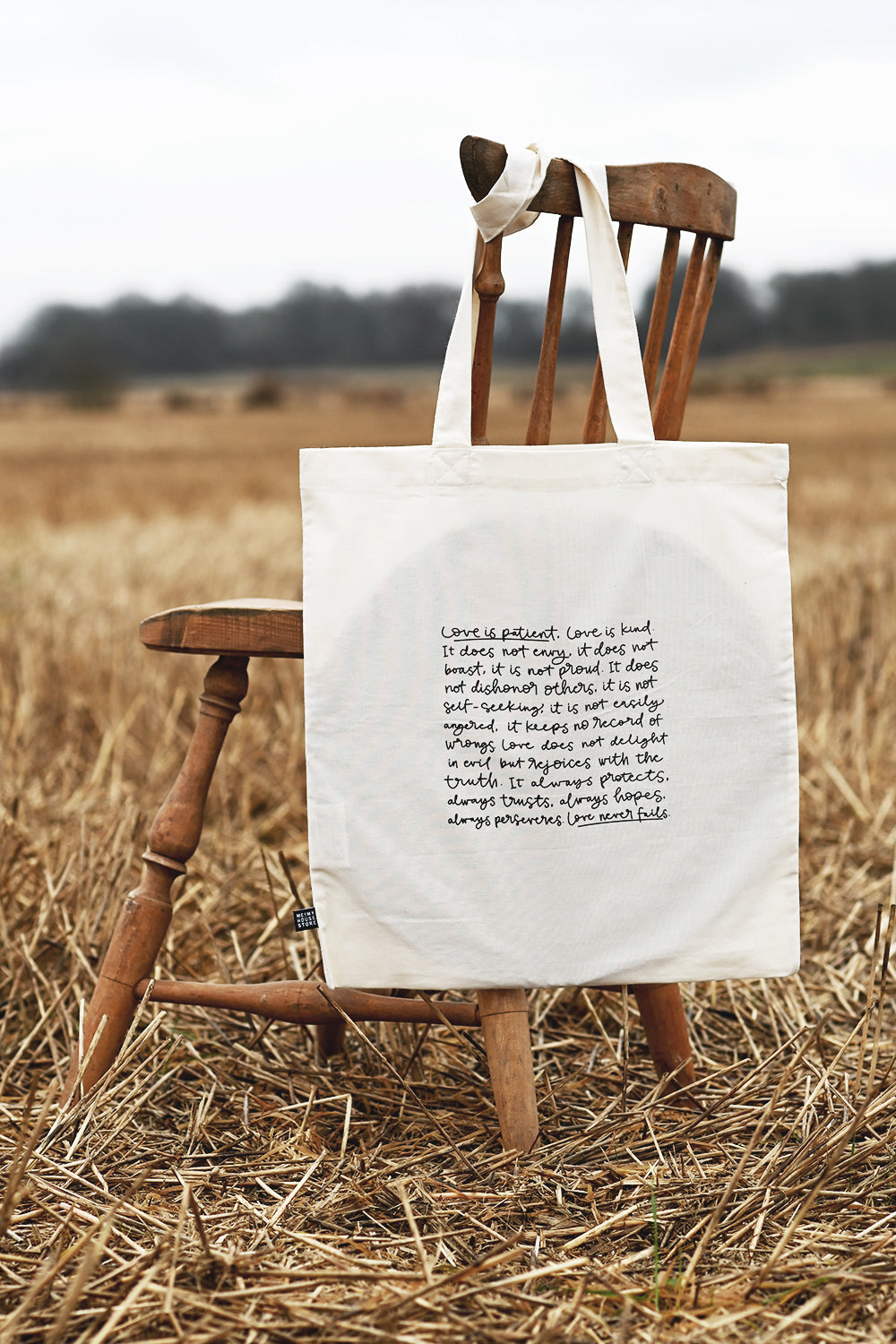 Tygkasse sydd genom hjälpprojekt i Indien: Love is patient