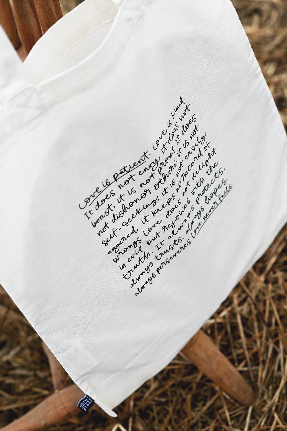 Tygkasse sydd genom hjälpprojekt i Indien: Love is patient