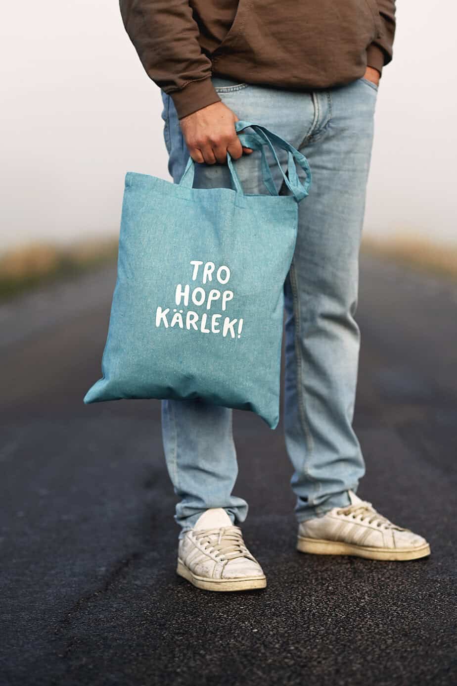 Blå melerad tygkasse av återvunnen bomull: Tro, hopp, kärlek!
