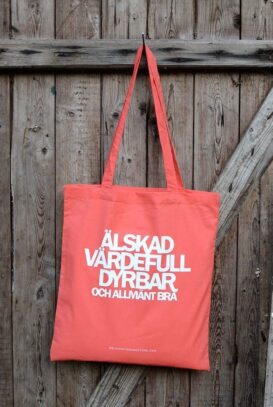 Tygkasse i korall: Älskad, värdefull, dyrbar. Och allmänt bra. - Me & My House Store