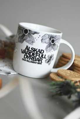 Mugg med blommor: Älskad, värdefull, dyrbar - Me & My House Store