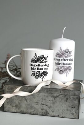Presenttips: Ljus och mugg med Bara hos Gud-motiv - Me & My House Store