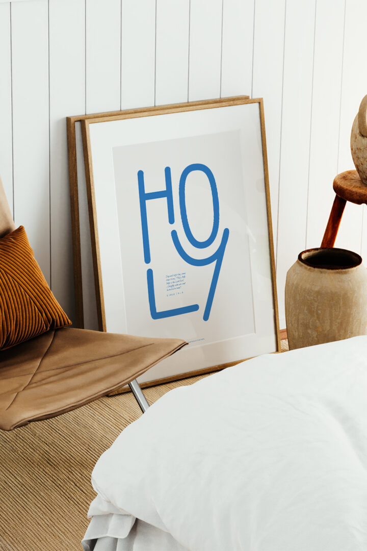 Poster med blå text: HOLY